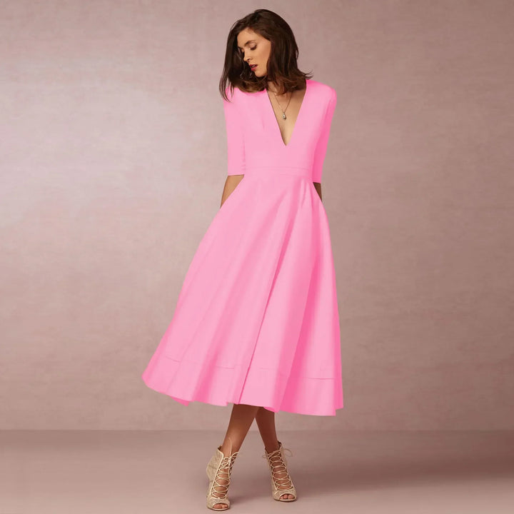 Robe Évasée Romane | Col V, Sans Manches, Élégance Intemporelle 9